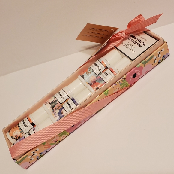 6 pc Essential Oil Collection in gift box,… - Picture 4 of 8